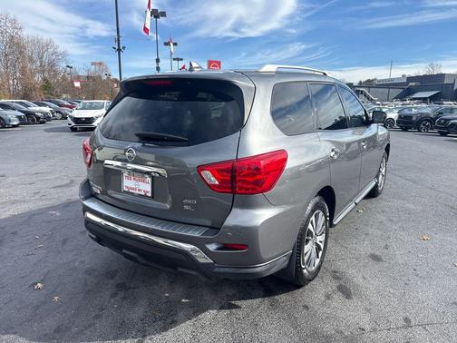 2020 Nissan Pathfinder SL