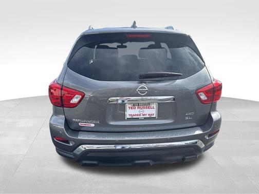 2020 Nissan Pathfinder SL