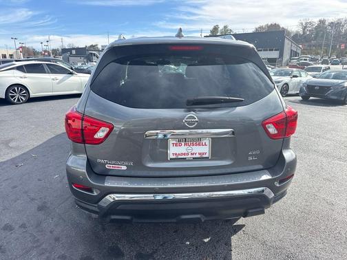 2020 Nissan Pathfinder SL