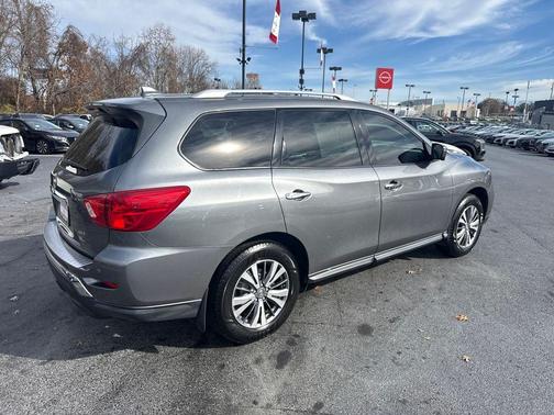 2020 Nissan Pathfinder SL