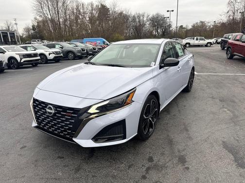 2025 Nissan Altima SR