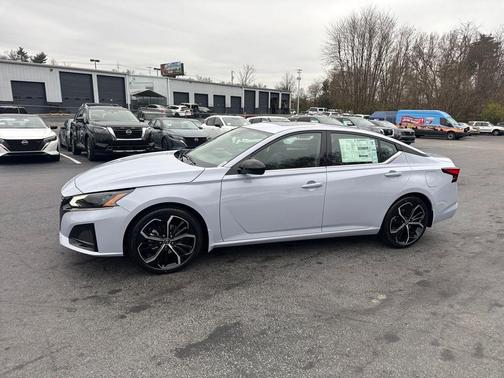 2025 Nissan Altima SR