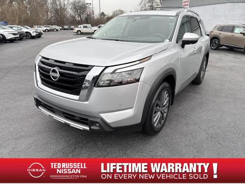2025 Nissan Pathfinder SL