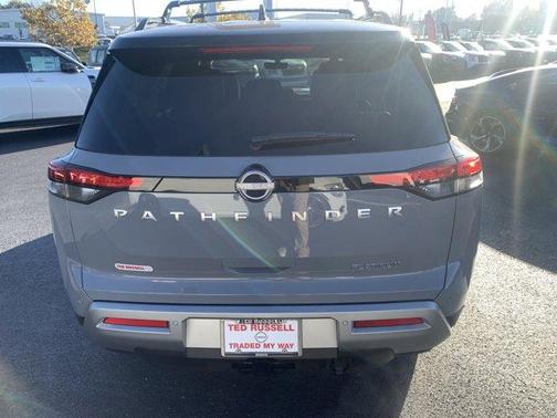 2025 Nissan Pathfinder Platinum