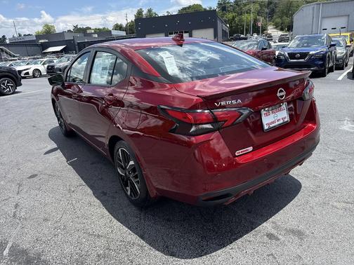 2025 Nissan Versa 1.6 SR