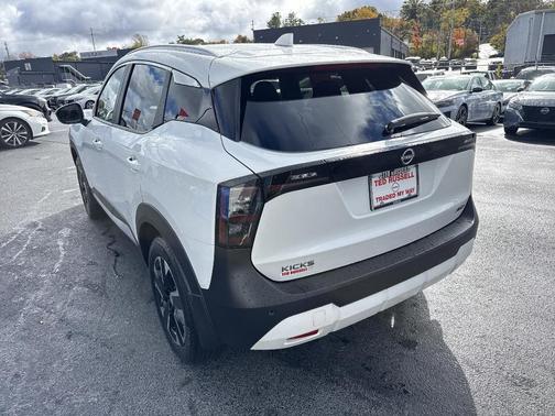 2025 Nissan Kicks SV