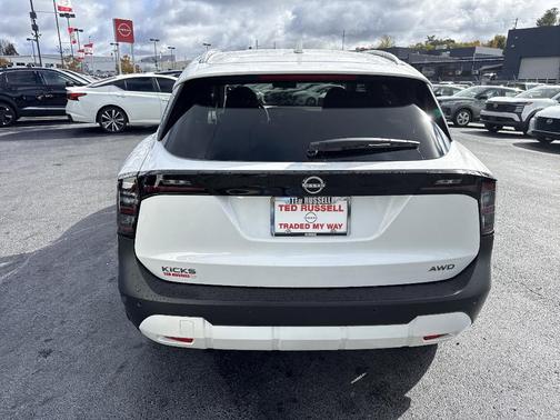 2025 Nissan Kicks SV