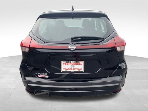 Super Black 2022 Nissan Kicks S