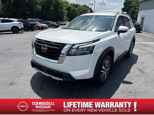 2025 Nissan Pathfinder SL