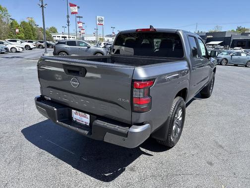 2025 Nissan Frontier SV
