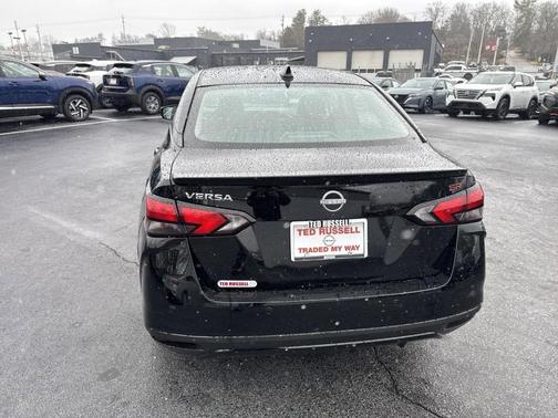 2025 Nissan Versa 1.6 SR