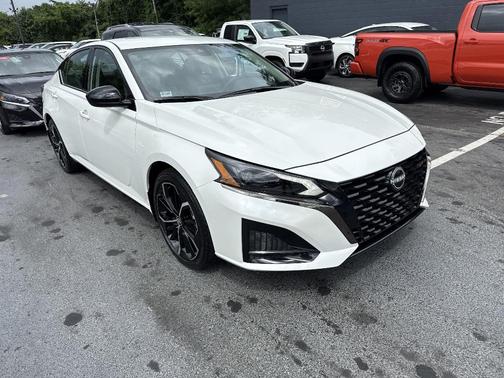 2025 Nissan Altima SR