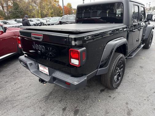 2022 Jeep Gladiator Sport