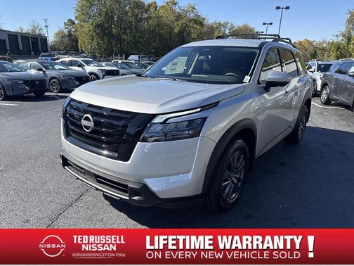 2025 Nissan Pathfinder SV