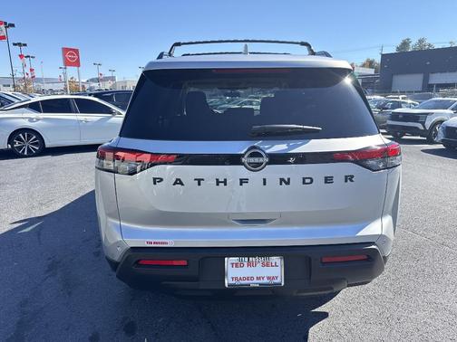 2025 Nissan Pathfinder SV