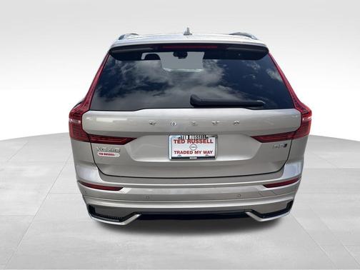 2023 Volvo XC60 B5 Ultimate Dark Theme