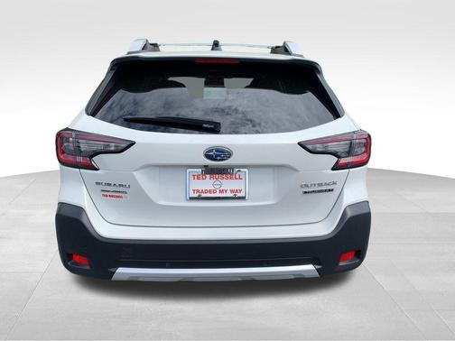 Crystal White Pearl 2024 Subaru Outback Touring XT