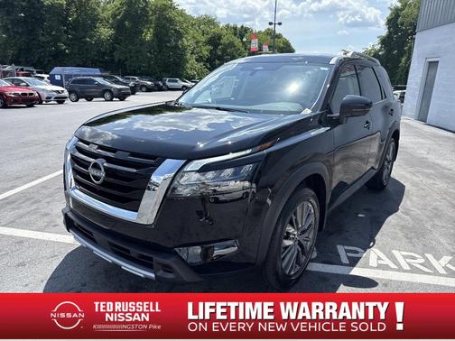 2025 Nissan Pathfinder SL