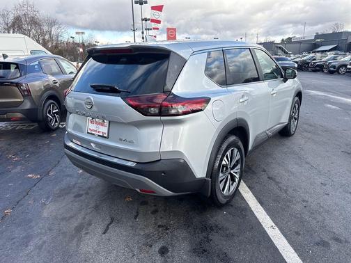 2022 Nissan Rogue SV
