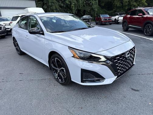 2025 Nissan Altima SR