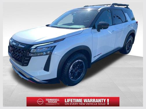 White / Black 2026 Nissan Pathfinder Rock Creek