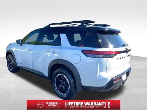 White / Black 2026 Nissan Pathfinder Rock Creek