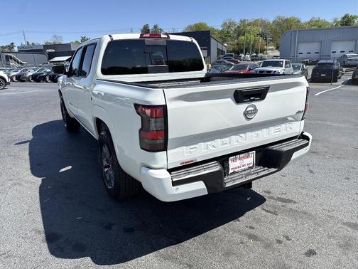 2025 Nissan Frontier SV
