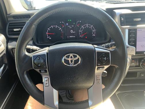 2022 Toyota 4Runner SR5