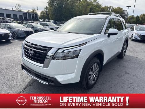 2025 Nissan Pathfinder SL