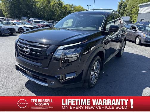 2025 Nissan Pathfinder SL