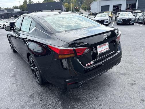 2025 Nissan Altima SR