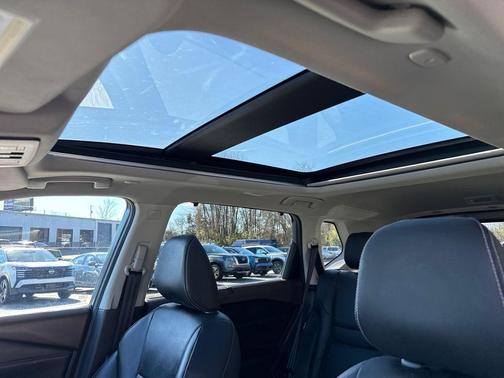 2022 Nissan Rogue SL