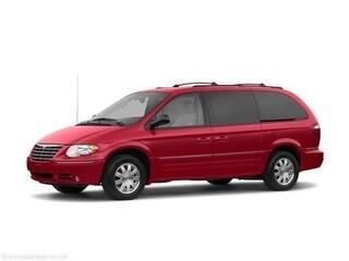 2005 Chrysler Town & Country Base