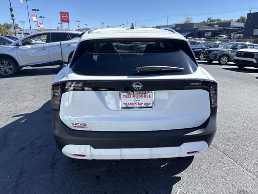 2026 Nissan Kicks SV