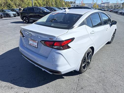 2025 Nissan Versa 1.6 SR