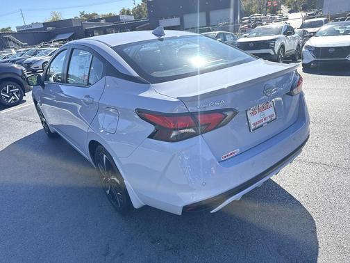 2025 Nissan Versa 1.6 SR