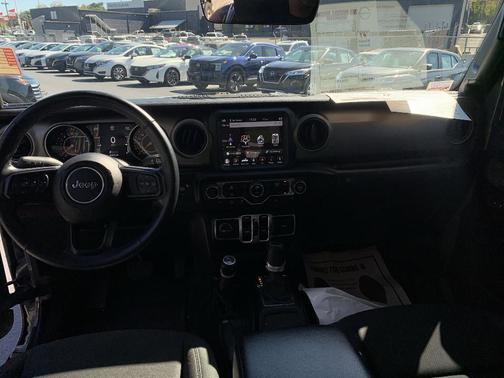2021 Jeep Gladiator Sport