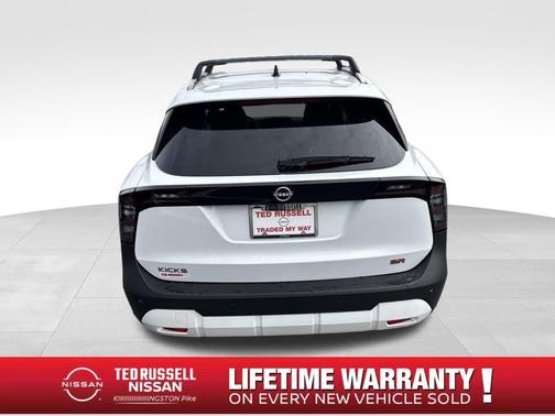 Aspen White Tri 2026 Nissan Kicks SR