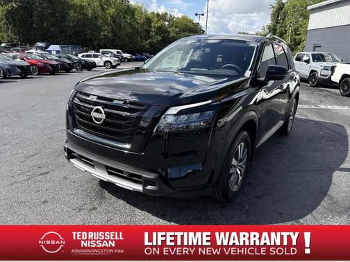 2025 Nissan Pathfinder SL