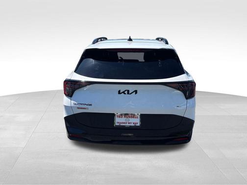Glacial White Pearl 2026 Kia Sportage X-Line