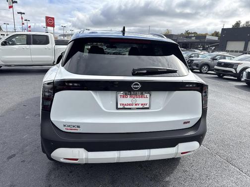 2026 Nissan Kicks SR