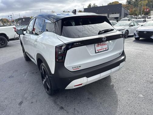 2026 Nissan Kicks SR