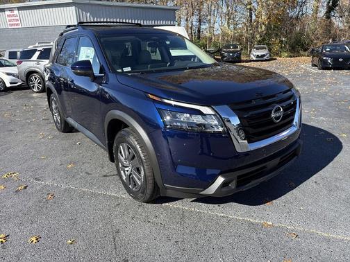 2025 Nissan Pathfinder SV