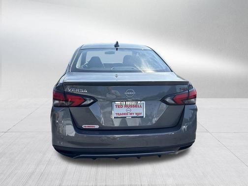 2025 Nissan Versa 1.6 SR