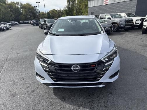 2025 Nissan Versa 1.6 SR