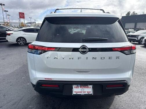 2025 Nissan Pathfinder SV