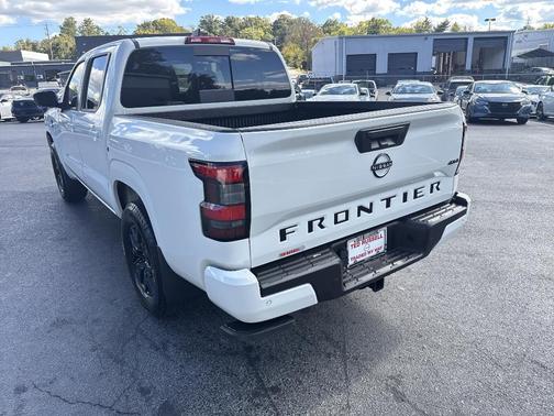 2026 Nissan Frontier SV