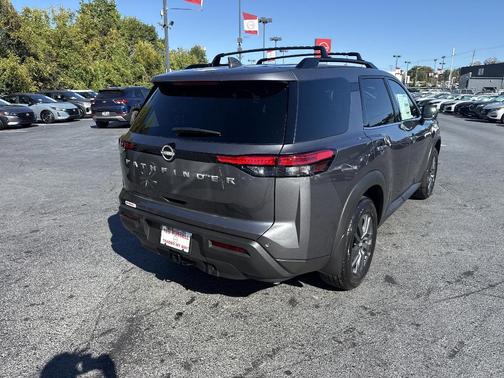 2025 Nissan Pathfinder SV