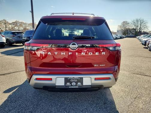 2025 Nissan Pathfinder SL 4WD