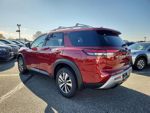 2025 Nissan Pathfinder SL 4WD